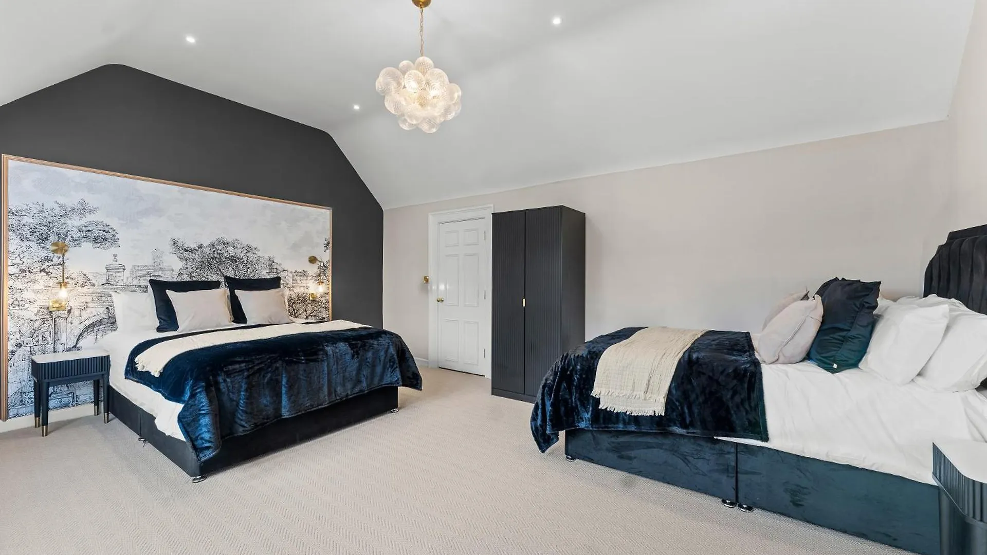 Luxurious Abode In Central Bath