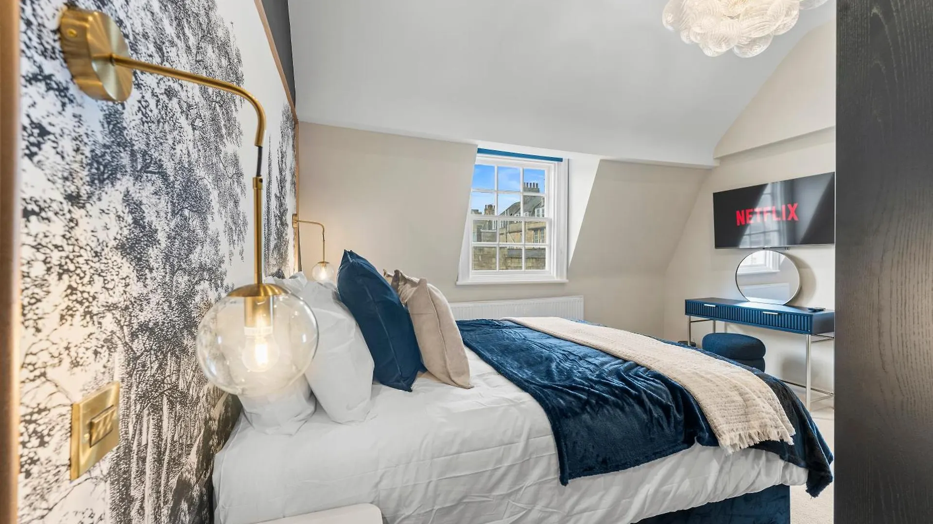 Luxurious Abode In Central Bath 0*,
