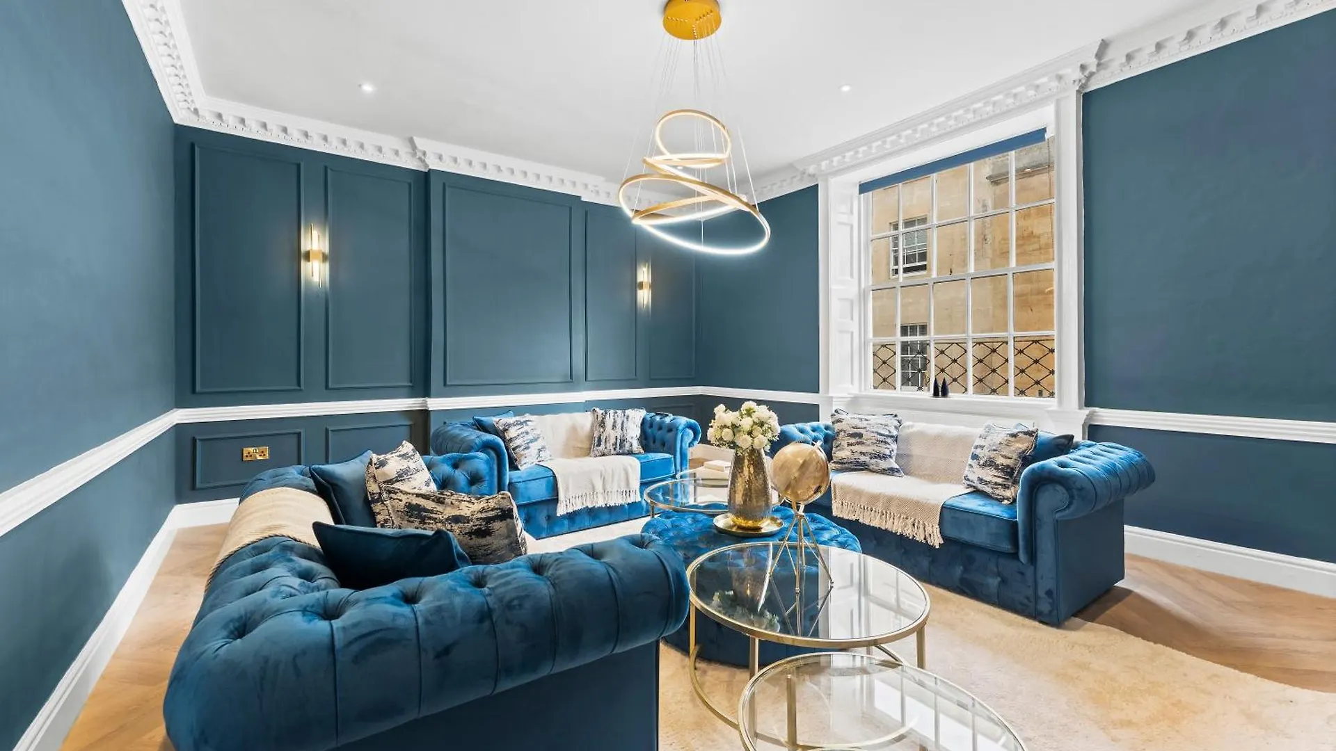 Luxurious Abode In Central Bath Apartment