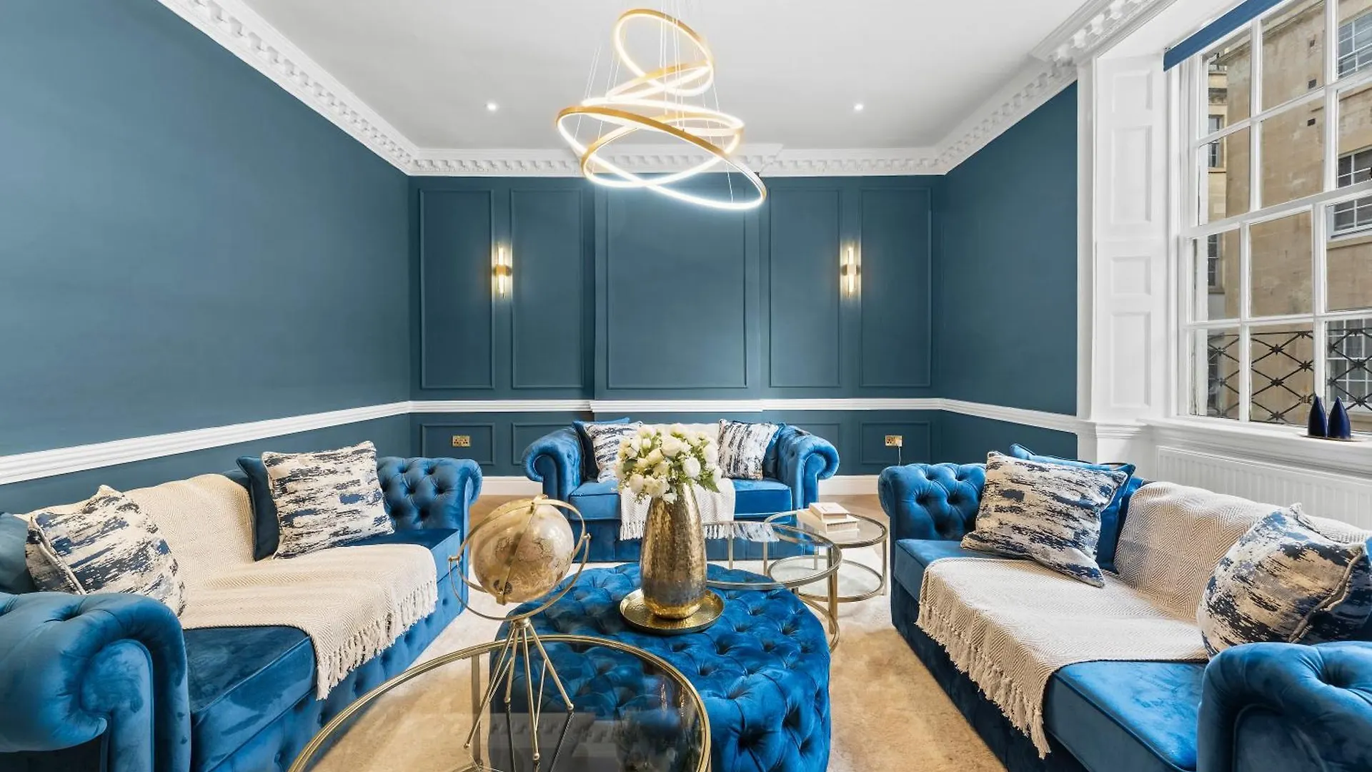 Luxurious Abode In Central Bath Apartment