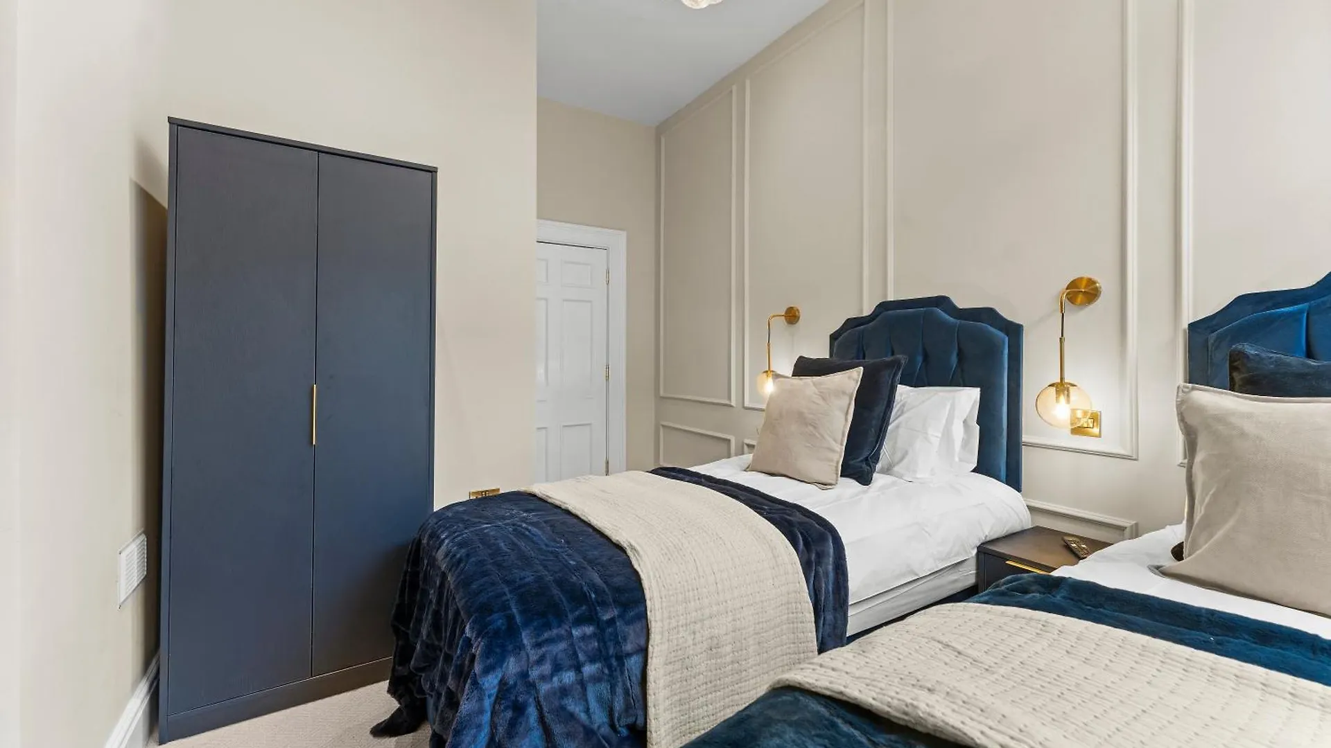 Luxurious Abode In Central Bath