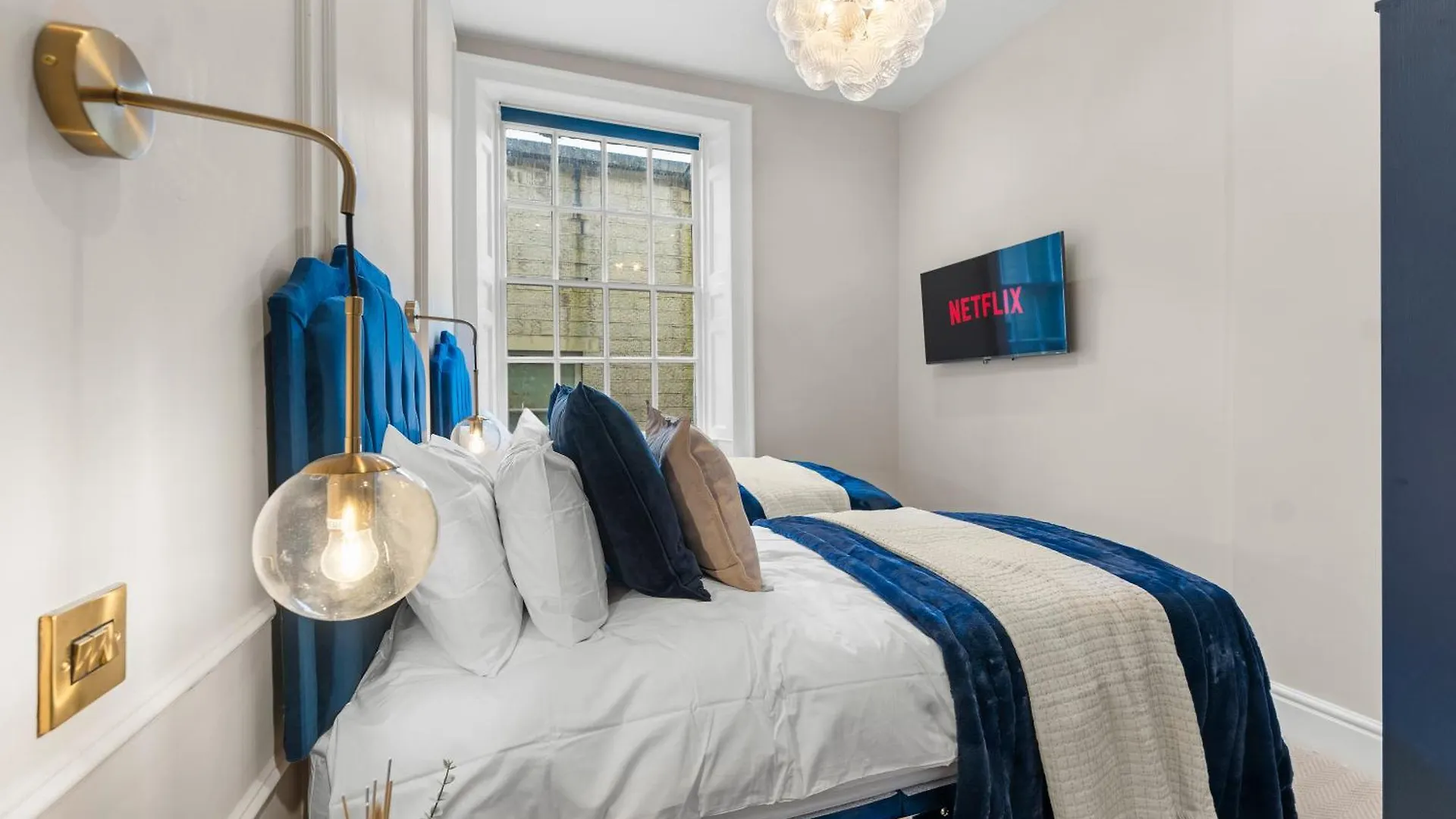 Luxurious Abode In Central Bath 0*,