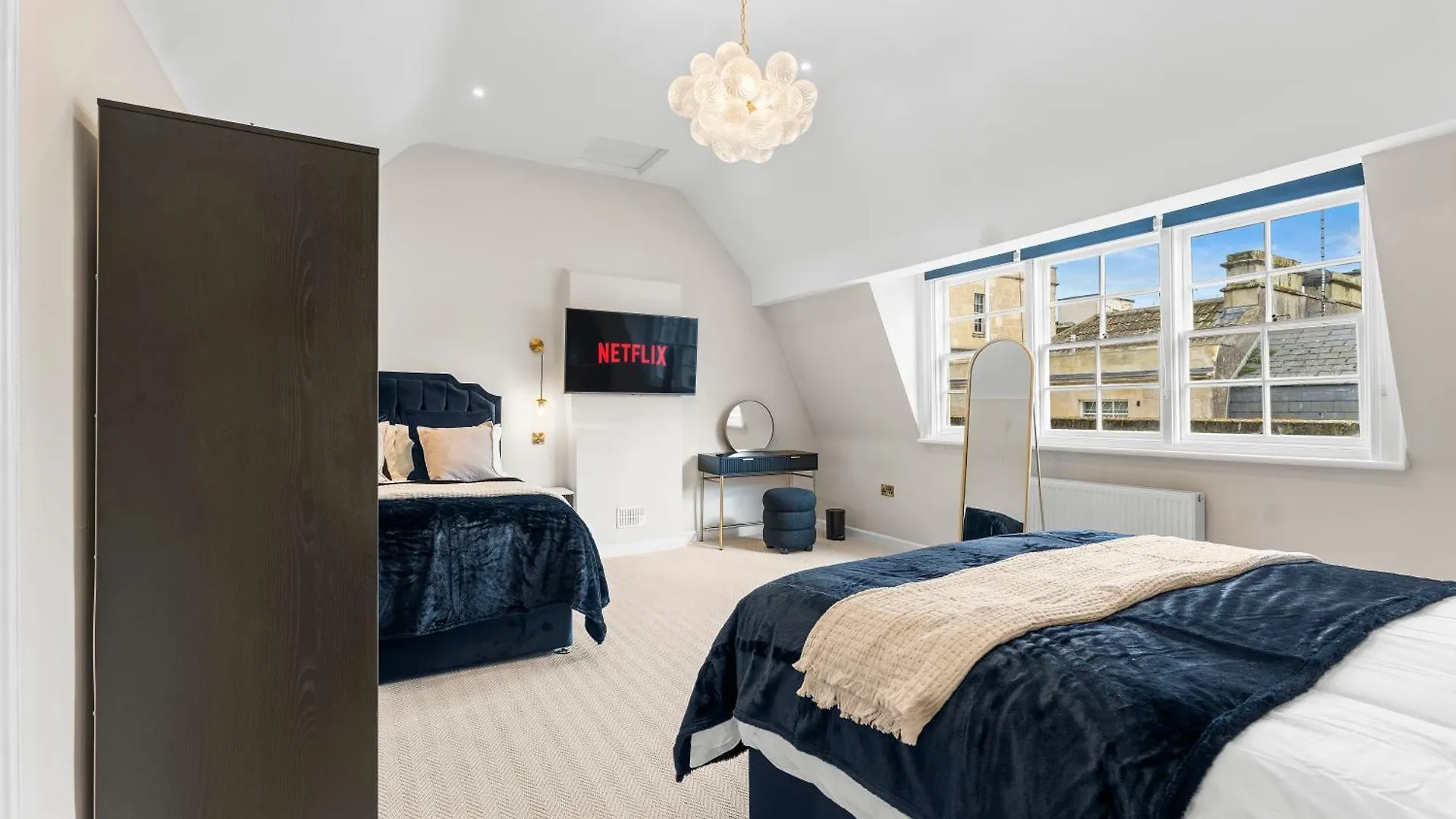 Luxurious Abode In Central Bath