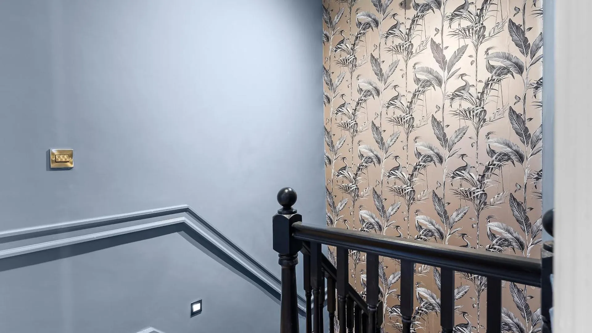 Luxurious Abode In Central Bath Apartment