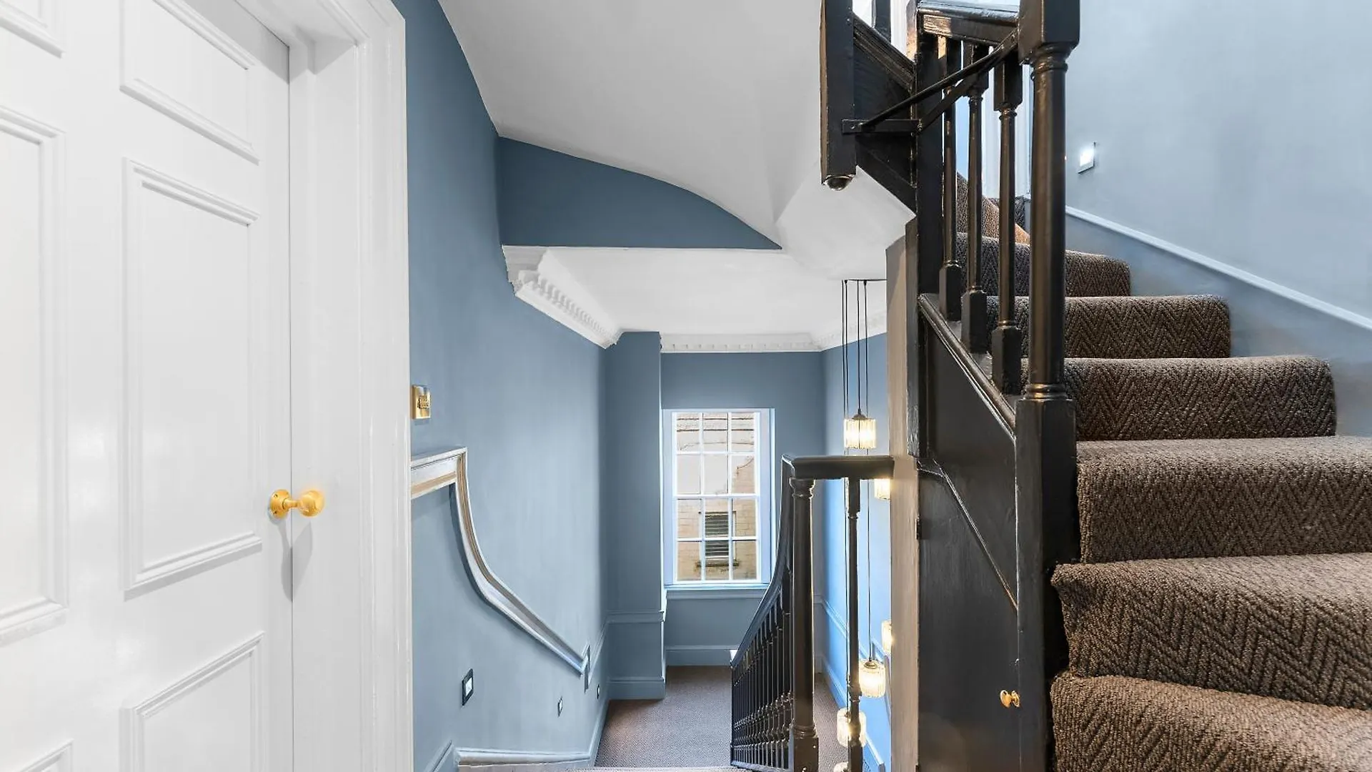 Luxurious Abode In Central Bath