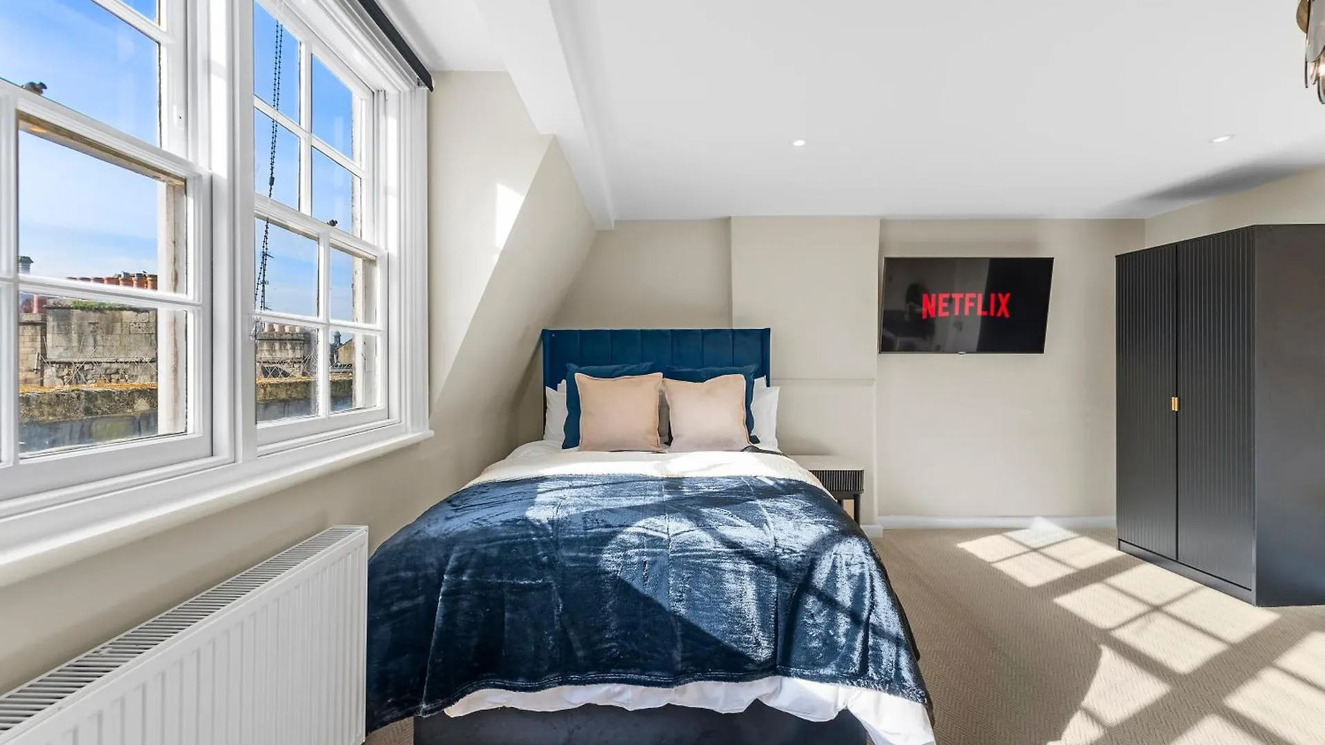 Luxurious Abode In Central Bath Apartment