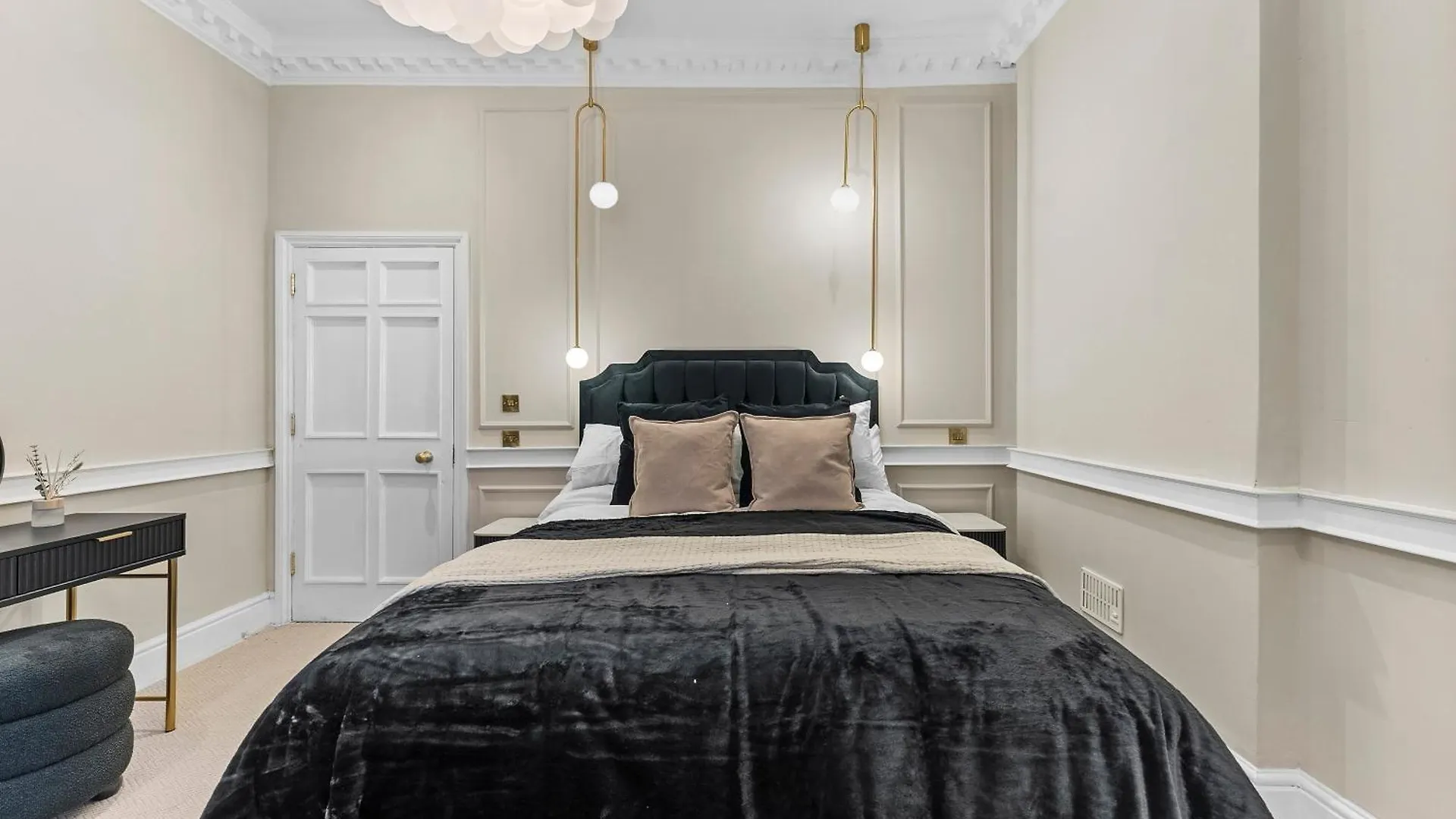 Luxurious Abode In Central Bath