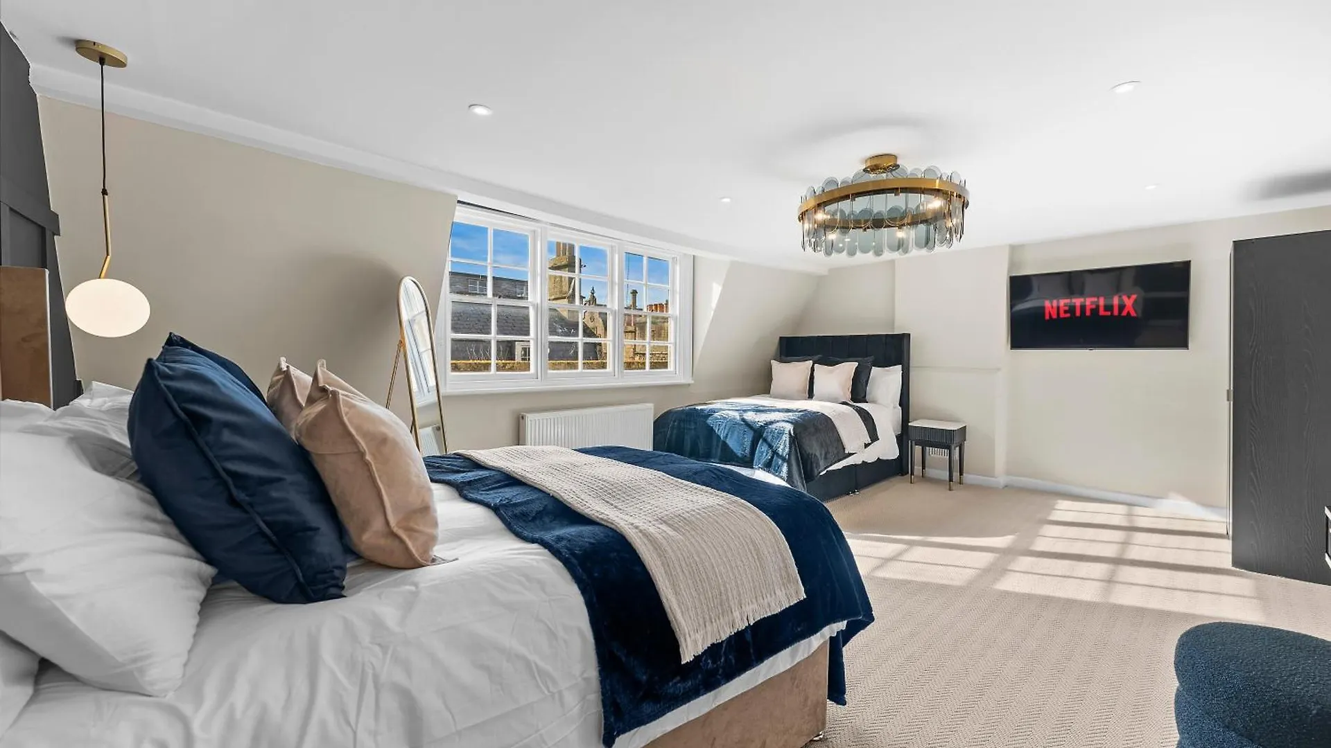 Luxurious Abode In Central Bath