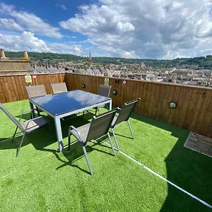  Apartment Roof Terrace Apartment, Centre, Sleeps Up To 8