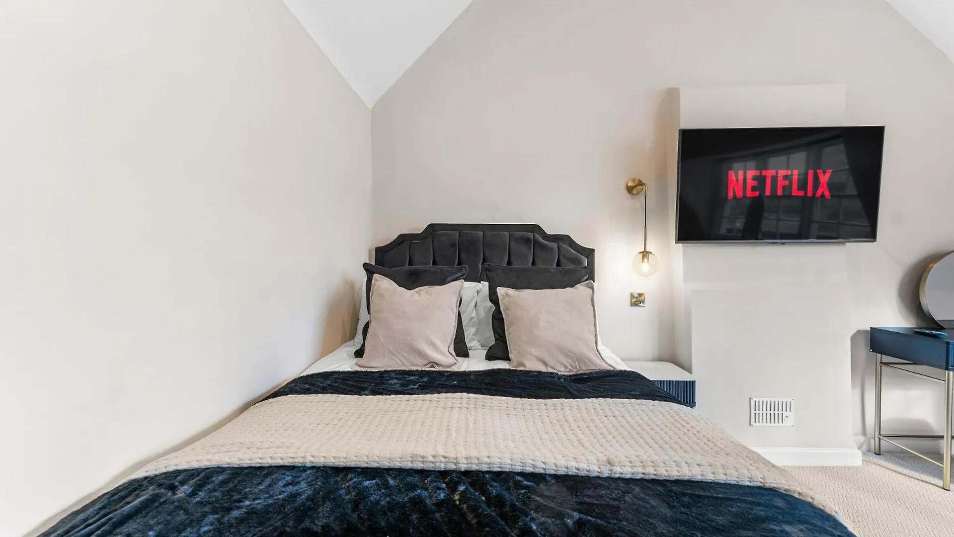 Luxurious Abode In Central Bath