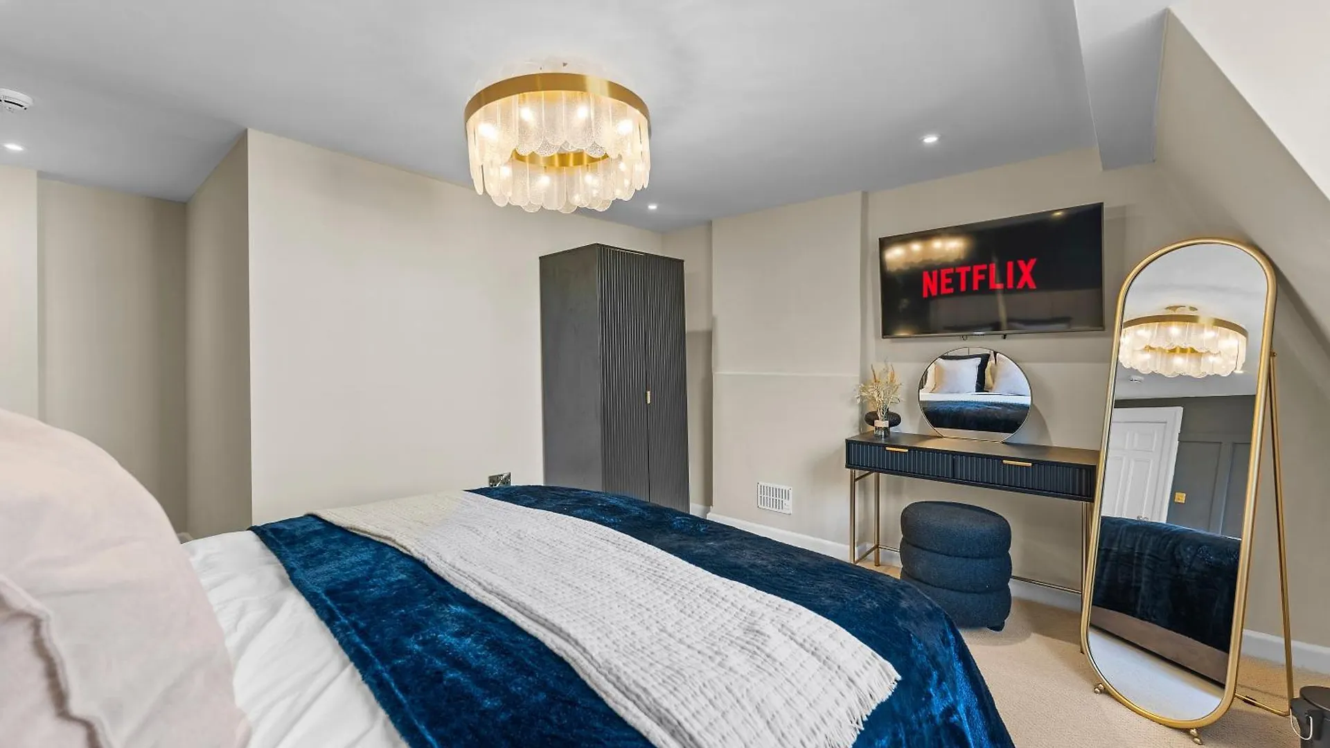 Luxurious Abode In Central Bath