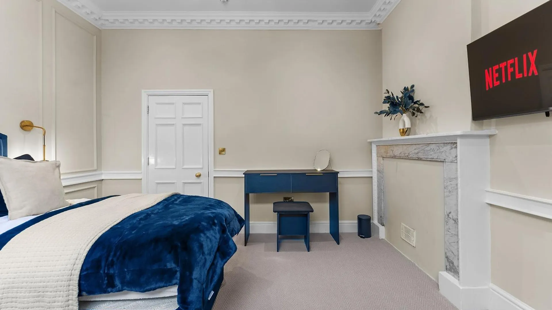 Luxurious Abode In Central Bath Apartment