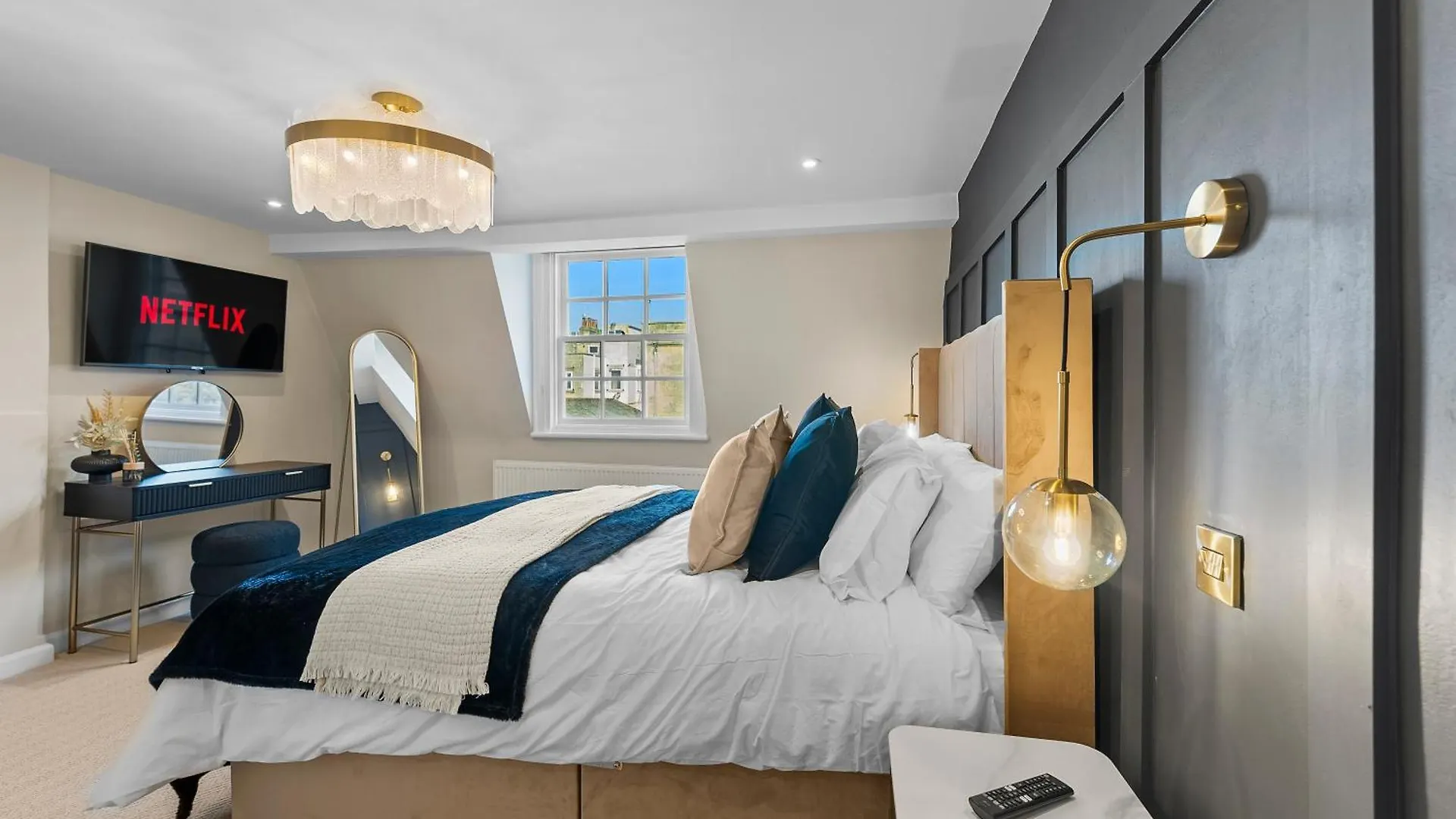 Luxurious Abode In Central Bath 0*,